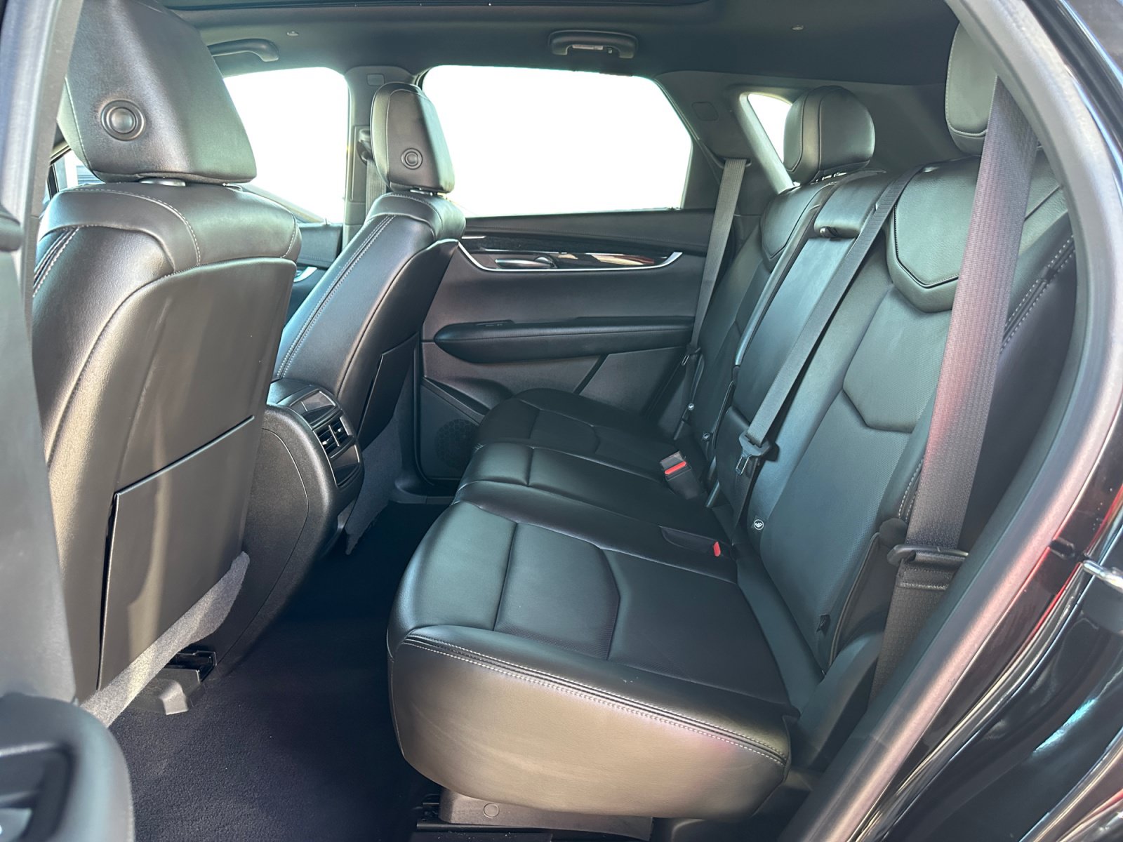Used 2022 Cadillac XT5 Premium Luxury w/ LPO, ONYX Package FWD image 13