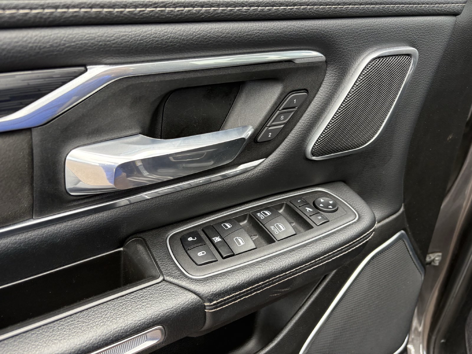 Used 2023 RAM 1500 Laramie AWD/4WD image 26