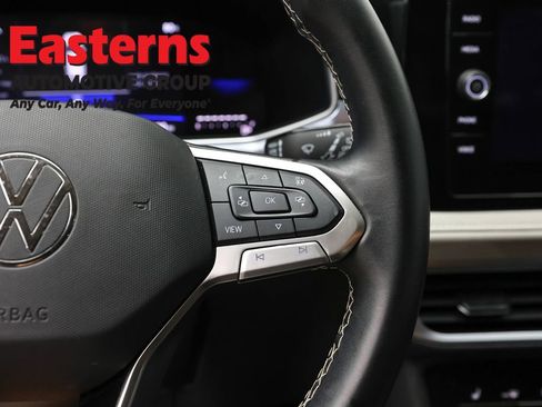 Used 2025 Volkswagen Taos SE AWD/4WD image 16