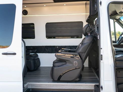 Used 2024 Mercedes-Benz Sprinter 2500 image 25