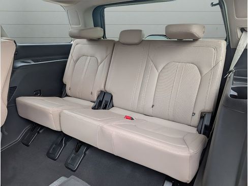 Used 2023 Ford Expedition Limited RWD image 34