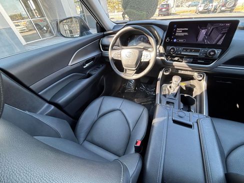 Used 2025 Toyota Grand Highlander LE image 36