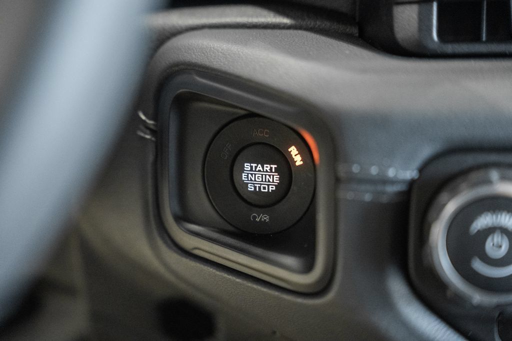 Used 2024 Jeep Wrangler Unlimited Rubicon w/ Technology Group AWD/4WD image 28