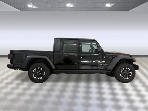 Used 2025 Jeep Gladiator Rubicon w/ Technology Group AWD/4WD image 8