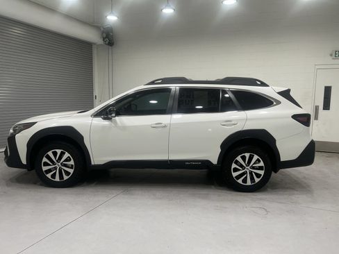 Used 2025 Subaru Outback Premium AWD/4WD image 5