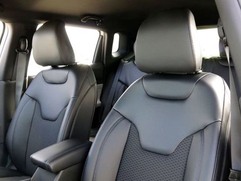 New 2026 Jeep Compass Latitude image 10