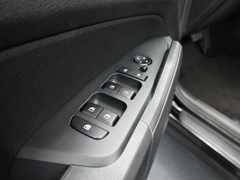 Used 2025 Kia Sportage LX image 16