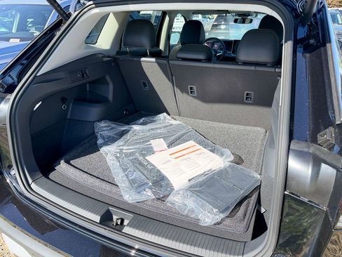 New 2026 Volkswagen Tiguan SE FWD image 26