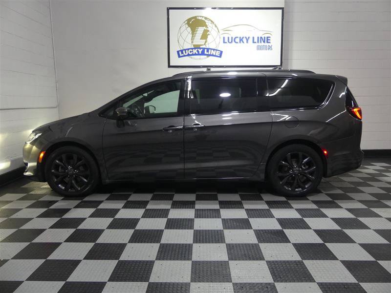 Used 2019 Chrysler Pacifica Limited w/ Advanced Safetytec Group FWD image 7