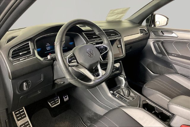 Used 2023 Volkswagen Tiguan SE R-Line FWD image 16