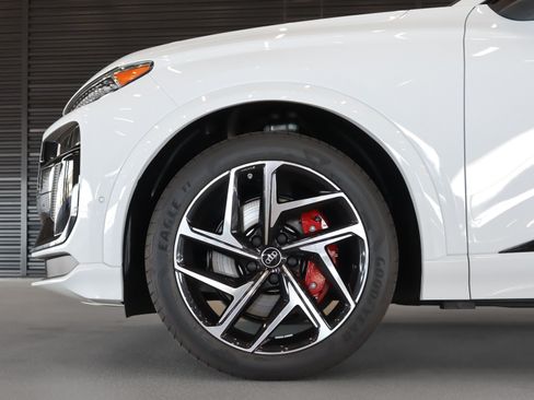 New 2027 Audi SQ6 e-tron Premium Plus AWD/4WD image 5
