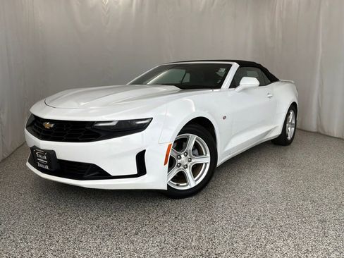Used 2020 Chevrolet Camaro LT RWD image 2