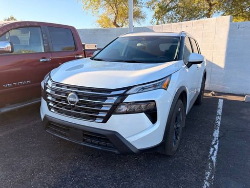 Used 2024 Nissan Rogue SV w/ SV Premium Package FWD image 9