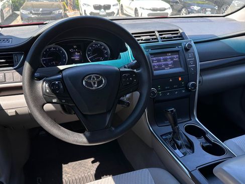 Used 2017 Toyota Camry LE FWD image 2