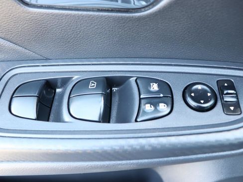 Used 2025 Nissan Versa SV FWD image 38
