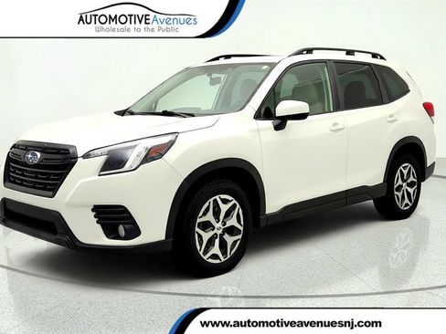 Used 2022 Subaru Forester Premium AWD/4WD image 1