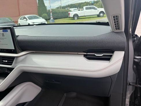 New 2025 Ford Explorer Active w/ Active Comfort Package RWD image 34