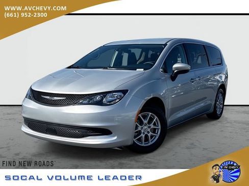 Used 2023 Chrysler Voyager LX FWD image 1