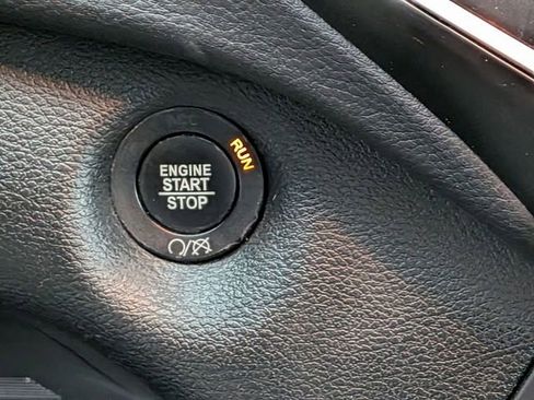 Certified 2019 Jeep Cherokee Latitude Plus w/ Cold Weather Group image 24