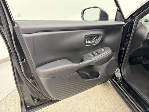 Used 2025 Honda HR-V Sport image 12