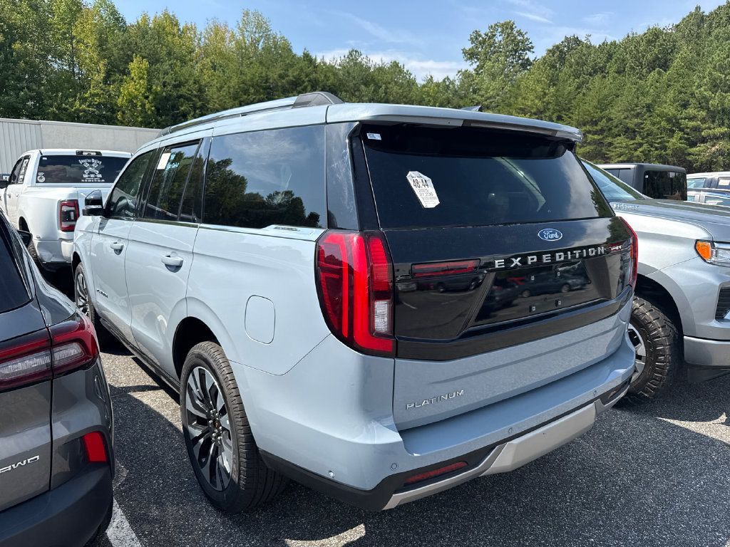 Used 2025 Ford Expedition Platinum w/ Driver's Package AWD/4WD image 11