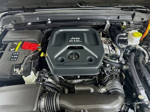 Used 2022 Jeep Wrangler Sahara w/ Cold Weather Group image 32