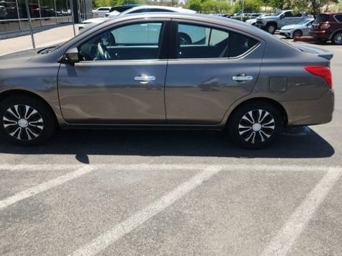 Used 2015 Nissan Versa SV FWD image 7