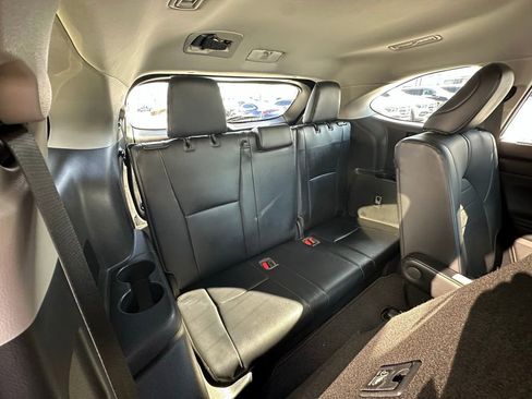 Used 2021 Toyota Highlander XLE image 27