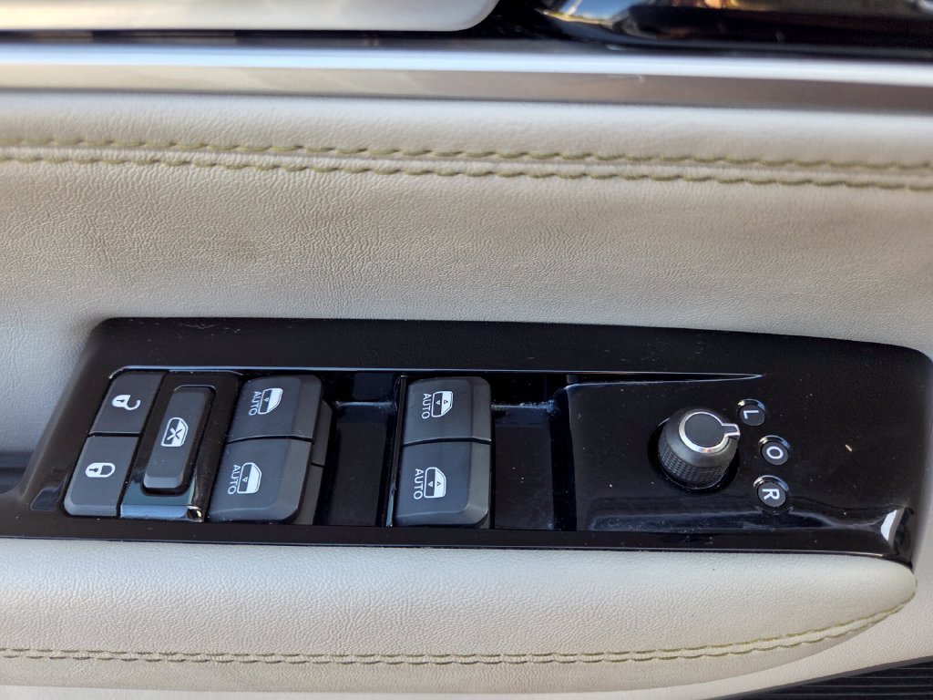 Used 2024 Jeep Wagoneer Series II w/ Flexible Seating Group RWD image 18