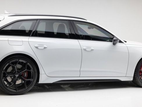 Used 2024 Audi RS 6 performance w/ Matte Carbon Package image 39