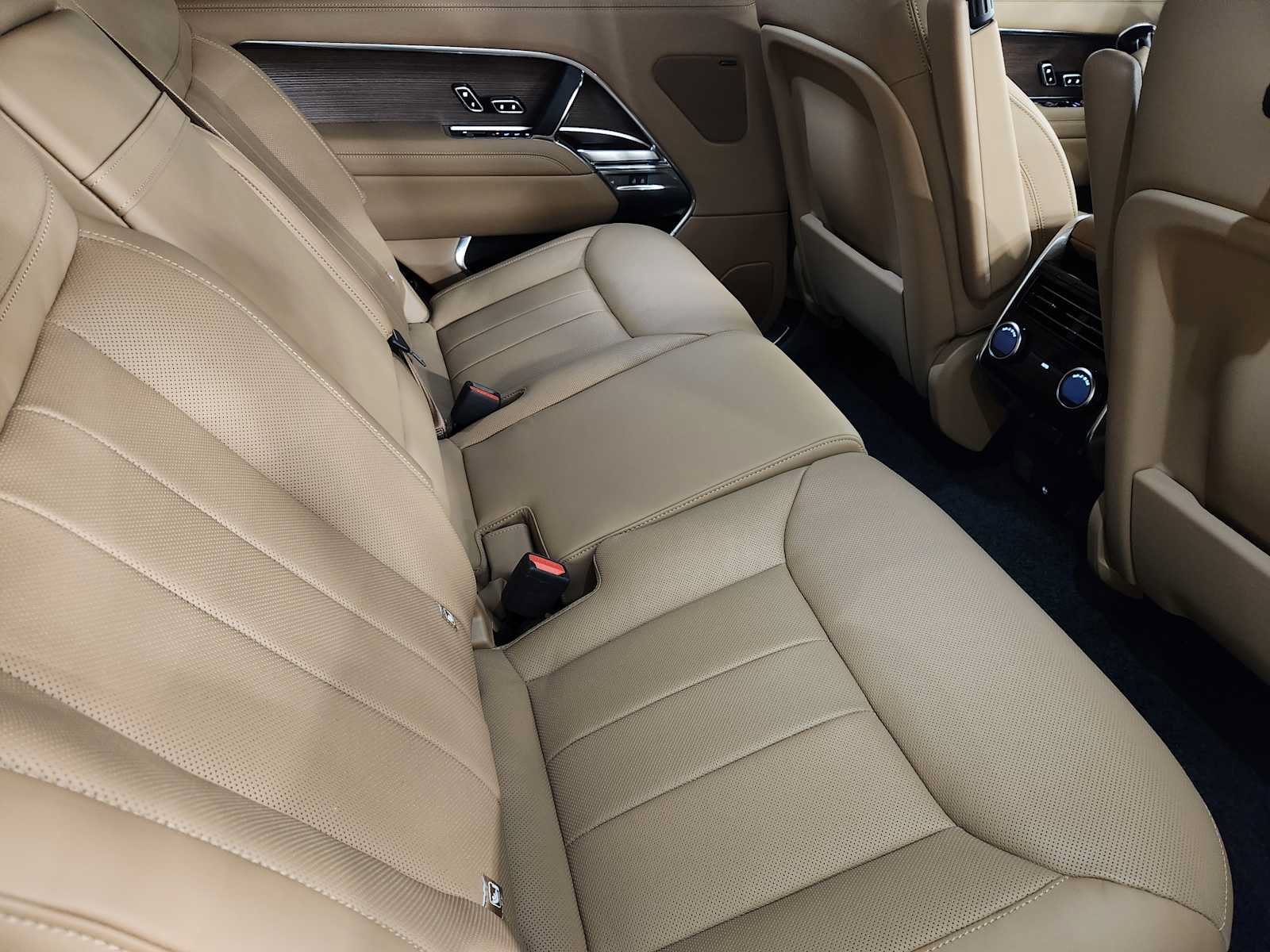 New 2026 Land Rover Range Rover Long Wheelbase SE AWD/4WD image 30