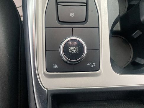 Used 2022 Ford Explorer XLT w/ Equipment Group 202A AWD/4WD image 19