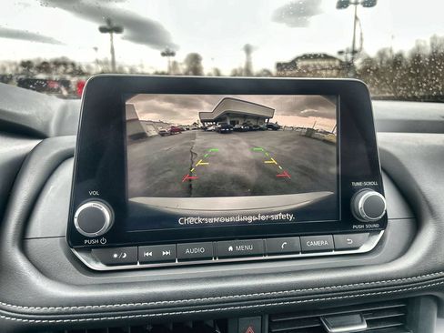 Used 2024 Nissan Rogue SV FWD image 23