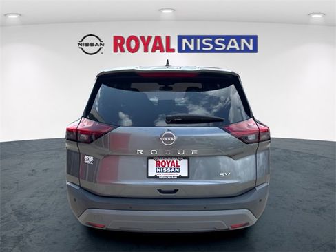 Used 2023 Nissan Rogue SV image 6