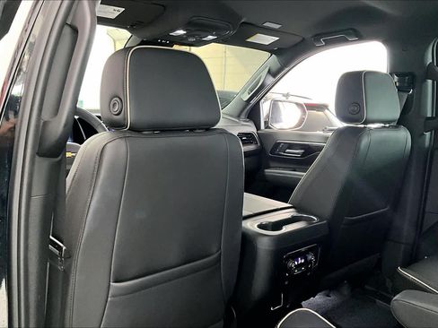 Used 2025 Chevrolet Tahoe Premier AWD/4WD image 9