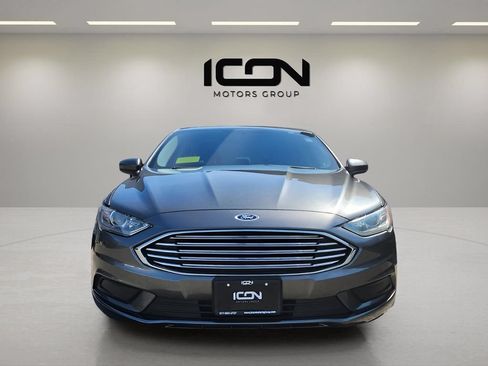Used 2017 Ford Fusion SE w/ Fusion SE Technology Package FWD image 3