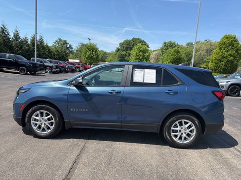 Used 2024 Chevrolet Equinox LS w/ LS Convenience Package image 2