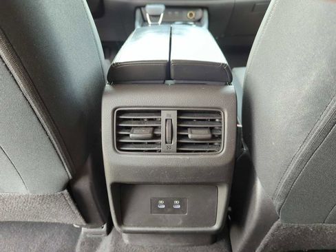 Used 2024 Nissan Rogue SV FWD image 27