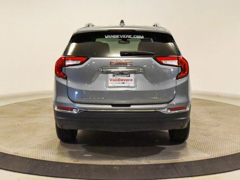 Used 2024 GMC Terrain SLT image 9