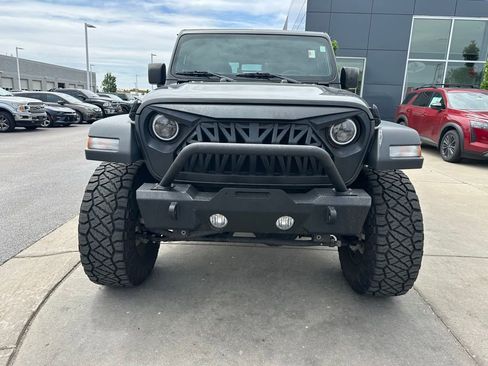 Used 2023 Jeep Gladiator Sport w/ Trailer Tow Package AWD/4WD image 3