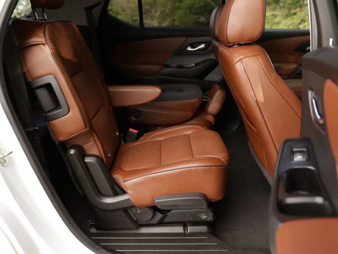 Used 2018 Chevrolet Traverse High Country AWD/4WD image 38