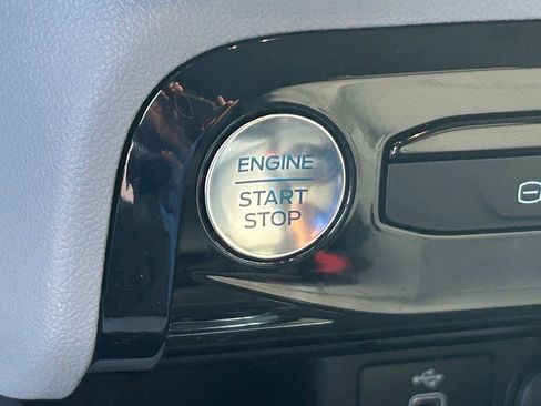 Certified 2024 Ford Escape SE image 43