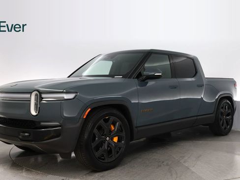 Used 2025 Rivian R1T Premium Tri AWD/4WD image 2