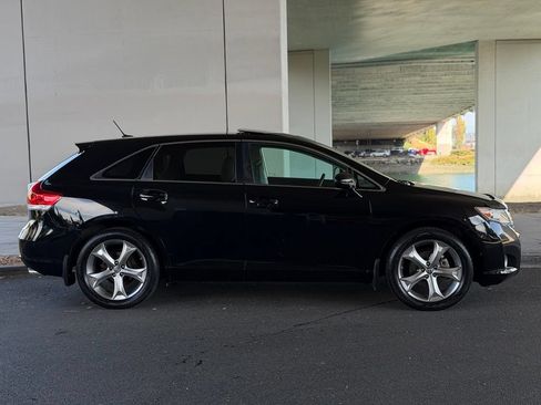 Used 2011 Toyota Venza AWD image 4