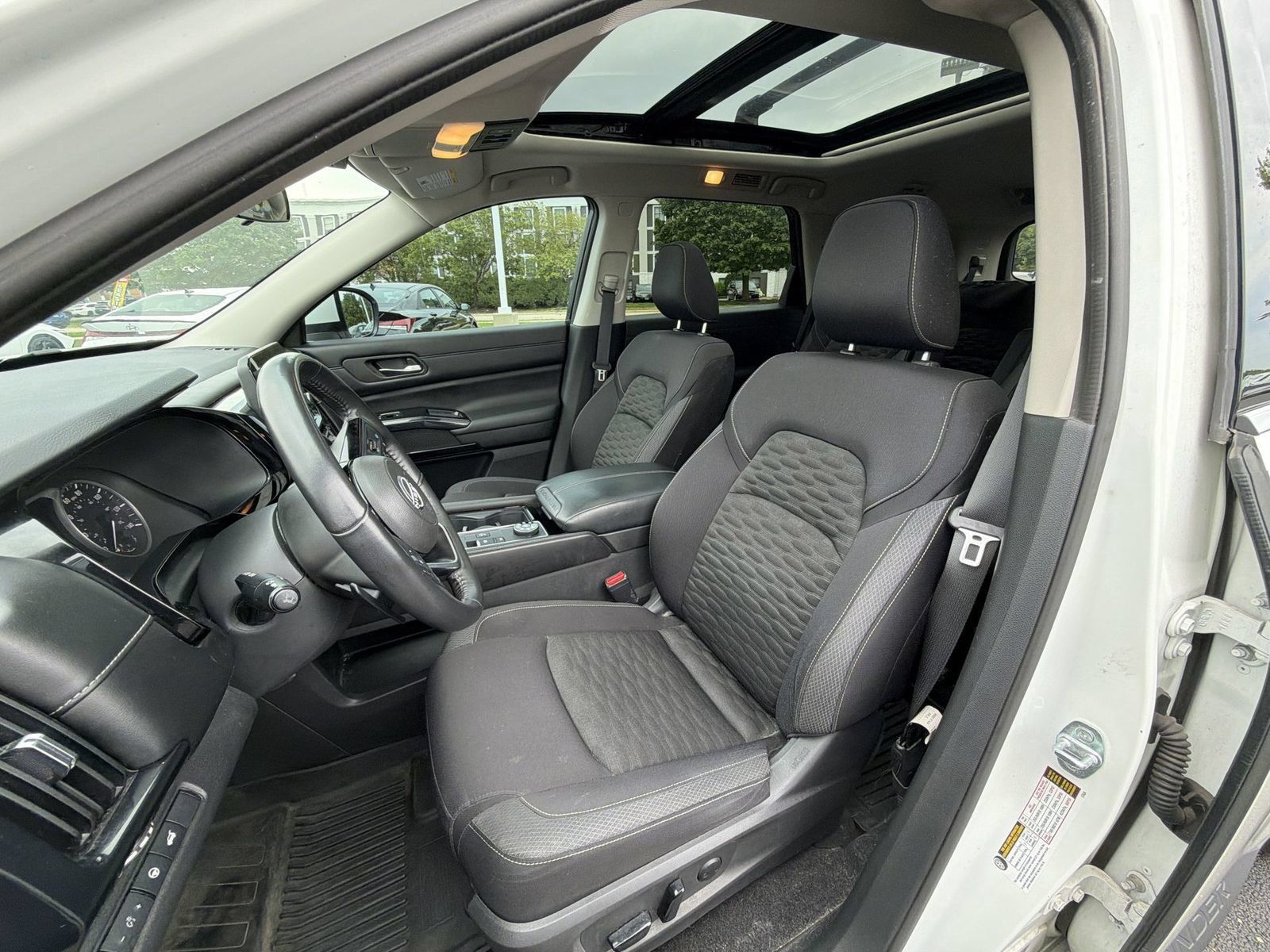 Used 2022 Nissan Pathfinder SV w/ SV Premium Package AWD/4WD image 13