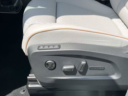 New 2025 Volkswagen ID. Buzz 1st Edition AWD/4WD image 19