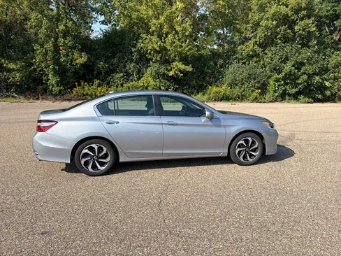 Used 2017 Honda Accord EX-L image 16