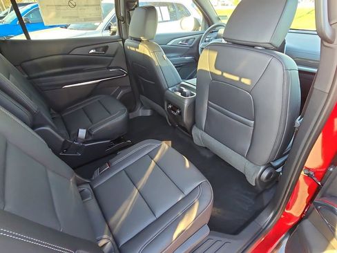 New 2026 Chevrolet Traverse LT image 11