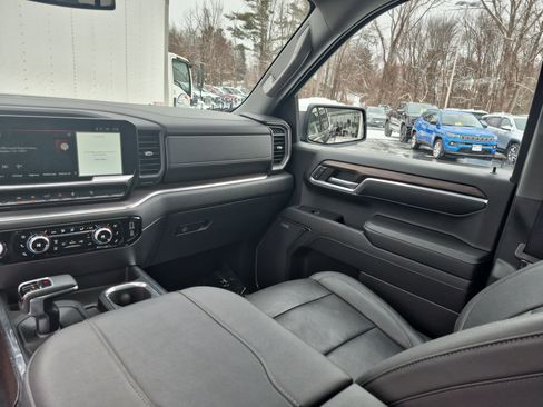 Used 2023 GMC Sierra 1500 SLT w/ SLT Convenience Package image 13