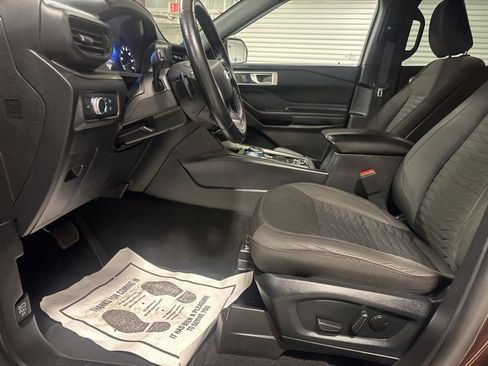 Used 2020 Ford Explorer XLT image 14